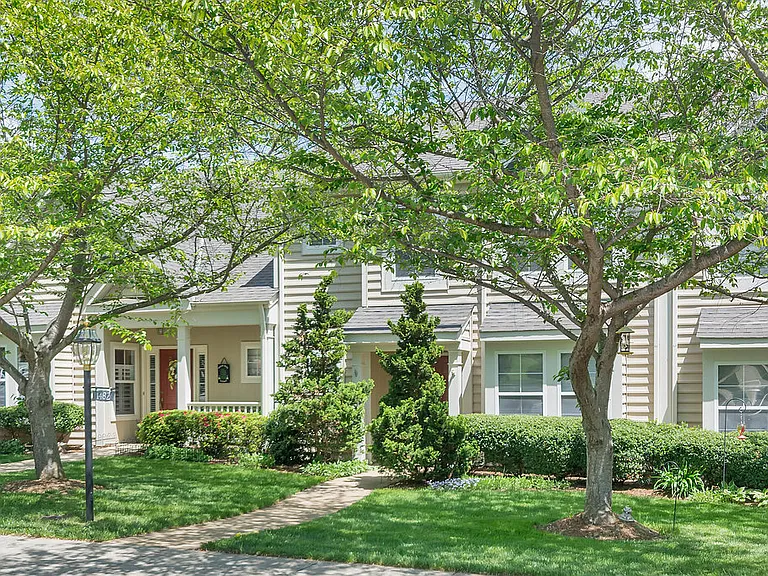 1482 Ashland Dr — Photo 22