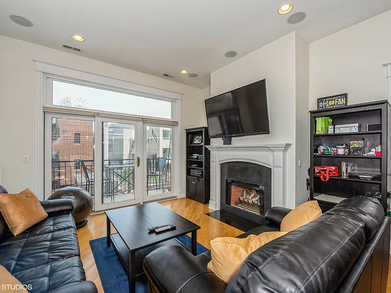 2905 N Halsted St #302 — Photo 3