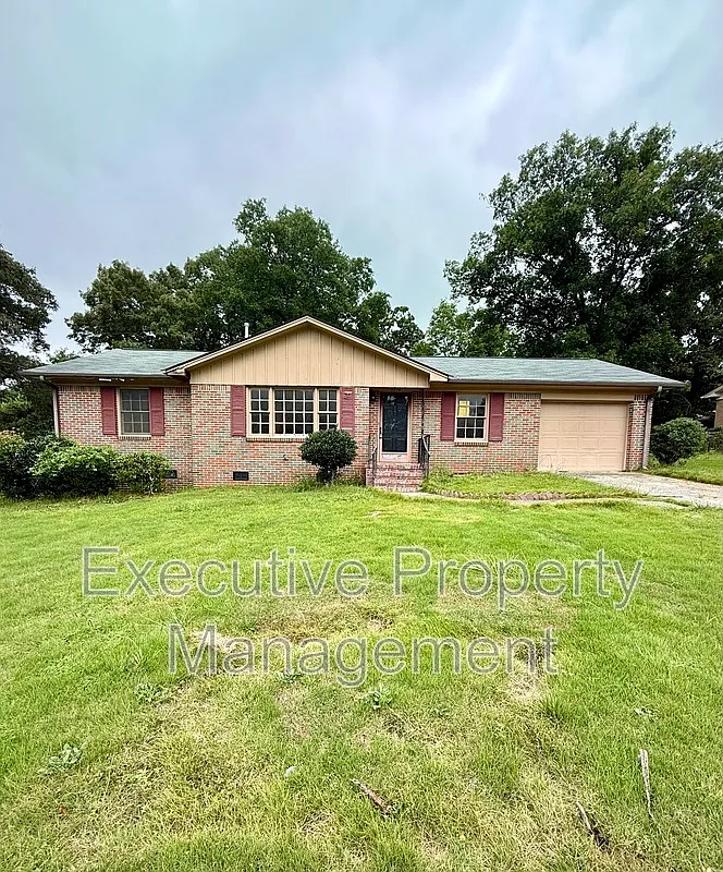3 bed, 1.0 bath, 1336 sqft, $1,200 — Photo 1