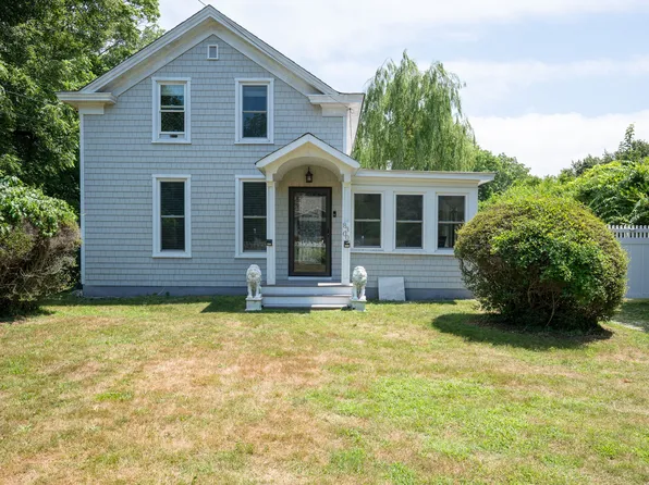 8300 Main Rd, East Marion, NY 11939