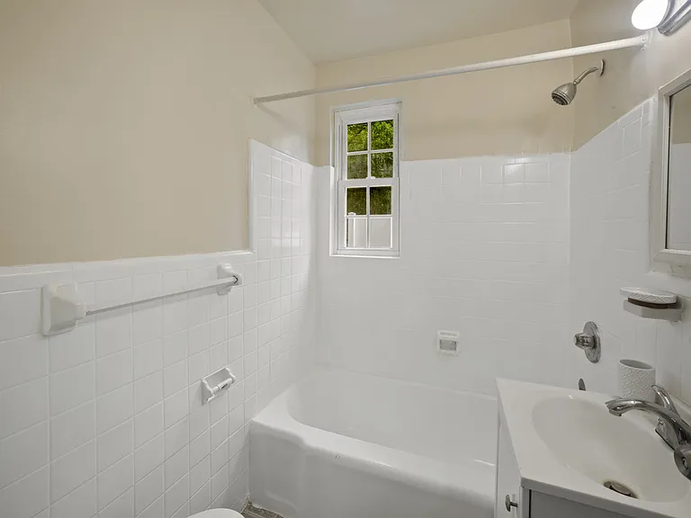 30 Danbury St SE #1 — Photo 5