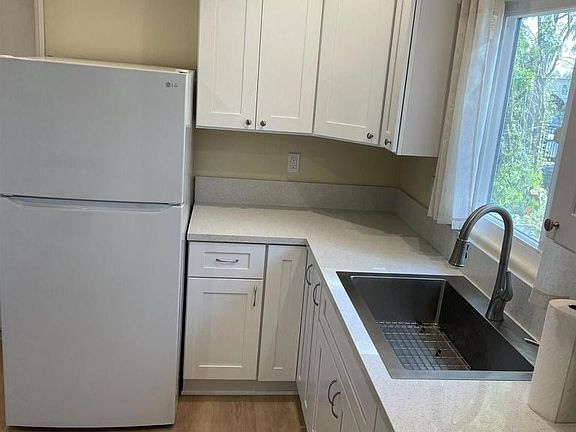 5th image of 240 Potter St