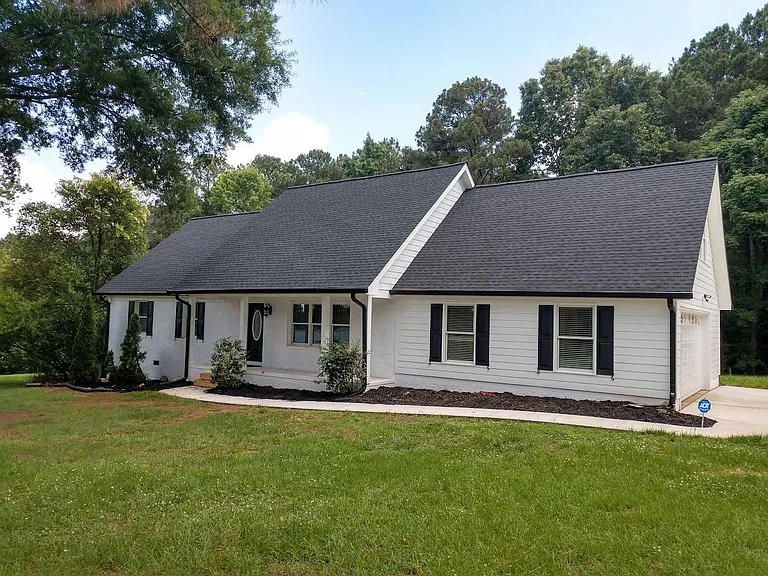 2729 Brookwood Dr — Photo 2