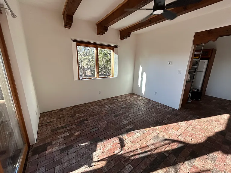2645B Chelsea Ln — Photo 2