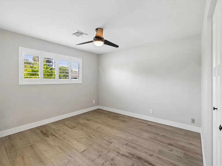 301 E Royal Palm Rd — Photo 30
