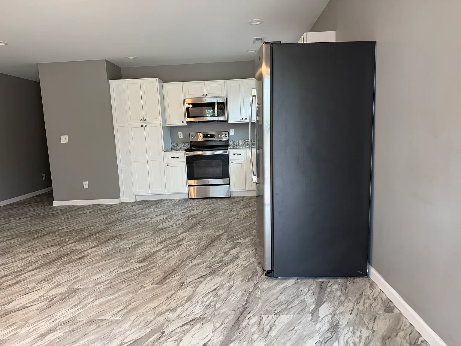 2 bed, $1,100 — Photo 2