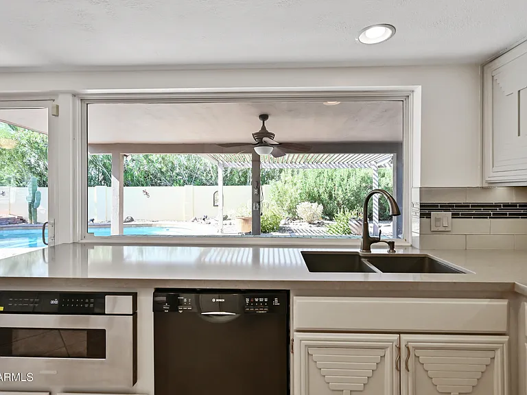 324 W Willow Ave — Photo 16