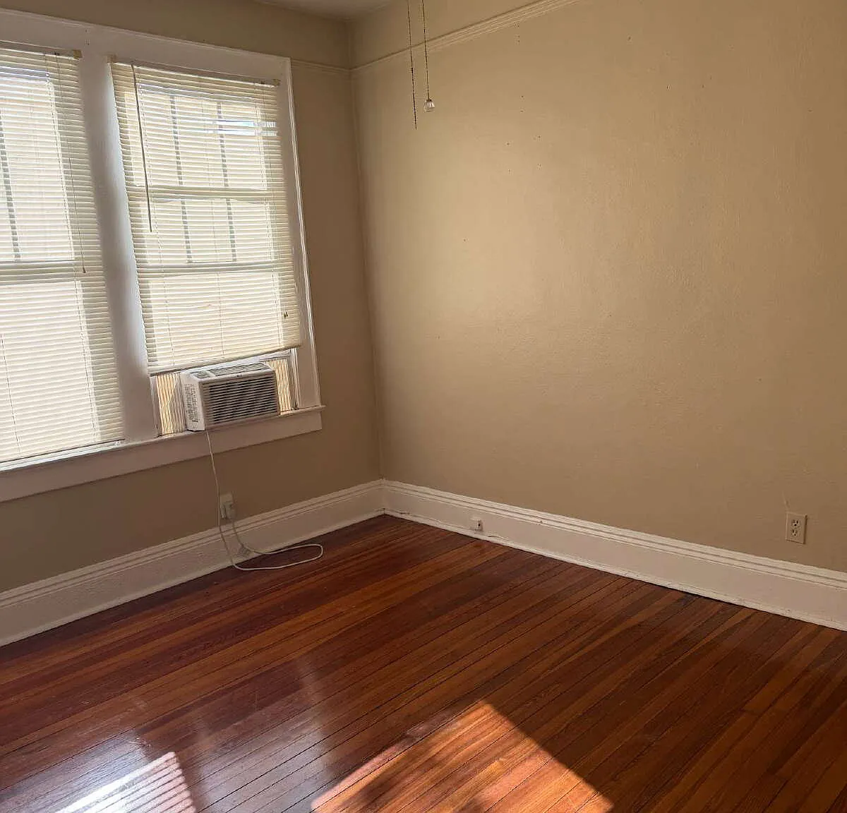2 bed, 1.0 bath, 1170 sqft, $1,350 — Photo 4