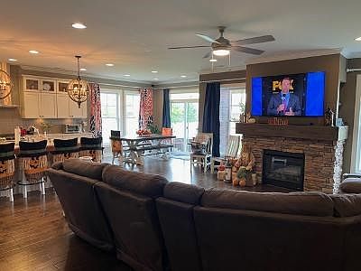 5th image of 2270 Deer Valley Blvd