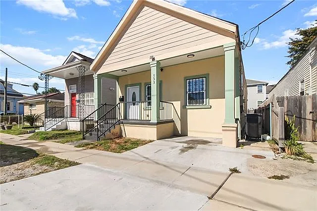 3 bed, 2.0 bath, 1400 sqft, $2,300 — Photo 2