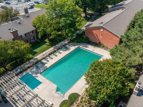 810 Old Settlers Trl APT 5, Hopkins, MN 55343