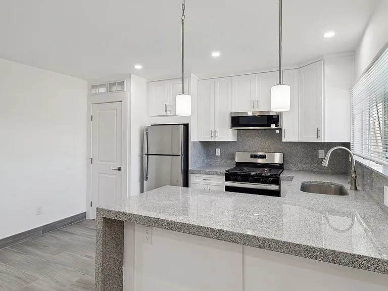 Palm Terrace Apartments — Photo 6