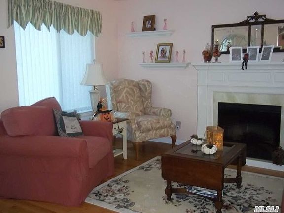 4th image of 742 Hilltop Ct