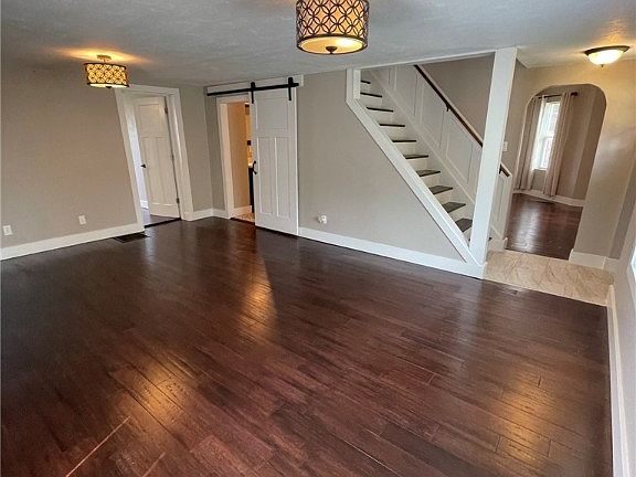 5th image of 805 E Montgomery St