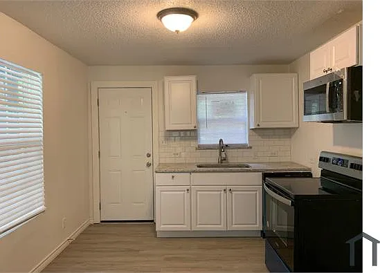 2 bed, 704 sqft, $1,245 — Photo 3