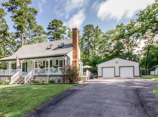 14537 Sonnenburg Dr, Chester, VA 23831