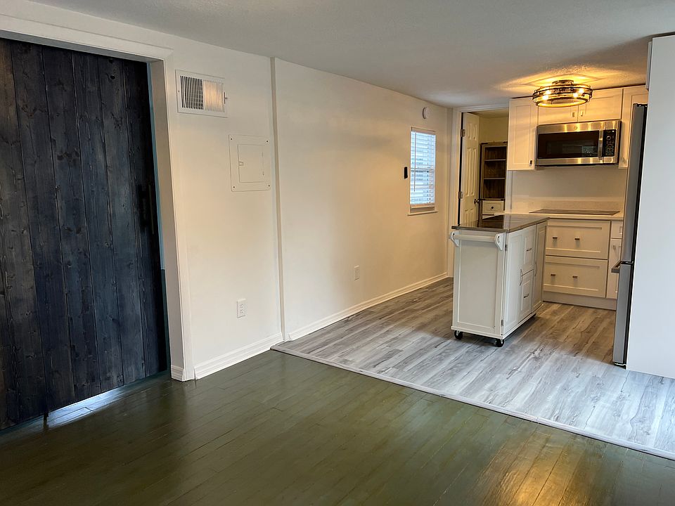 Living room to kitchen corner