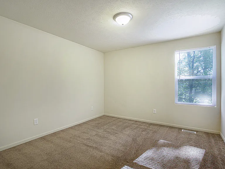 2629 Redwood Ave — Photo 16