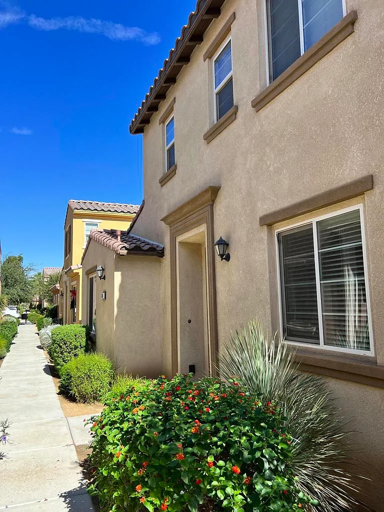 3 bed, 2.5 bath, 1574 sqft, $2,800 — Photo 2