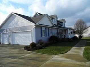 1442 Normandy Cir, Barberton, OH 44203