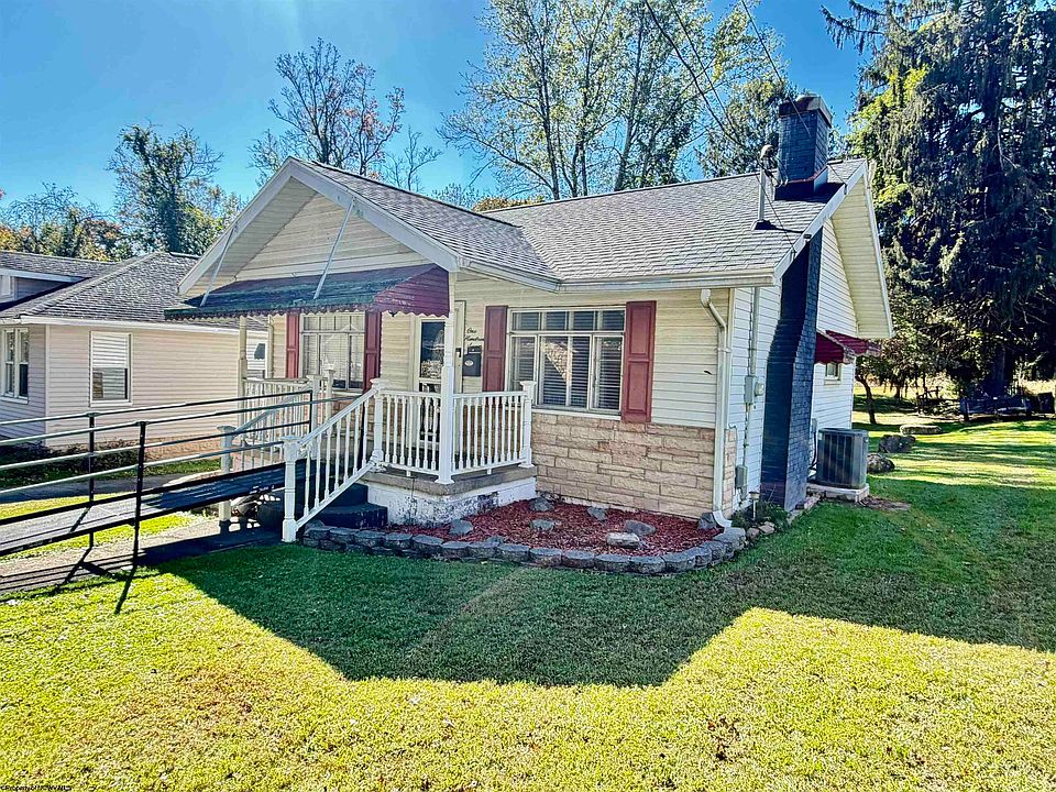 1st image of 107 Elm Dr