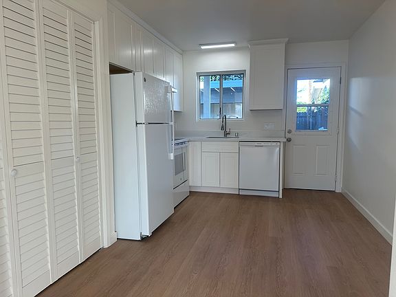 3rd image of 393 Dunster Dr #393