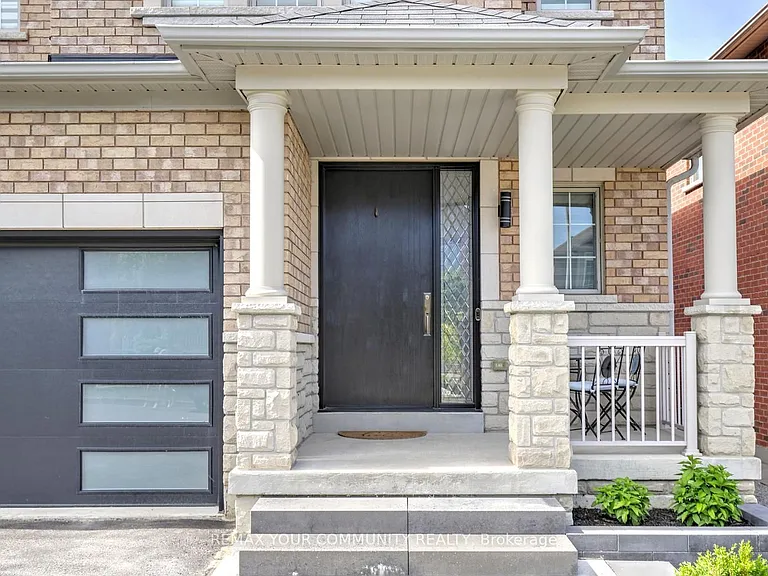 16 Muret Cres — Photo 2