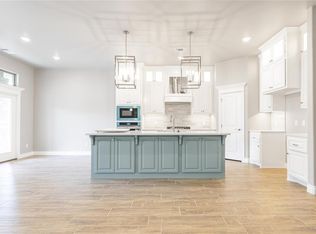 10305 SW 56th St, Mustang, OK 73064