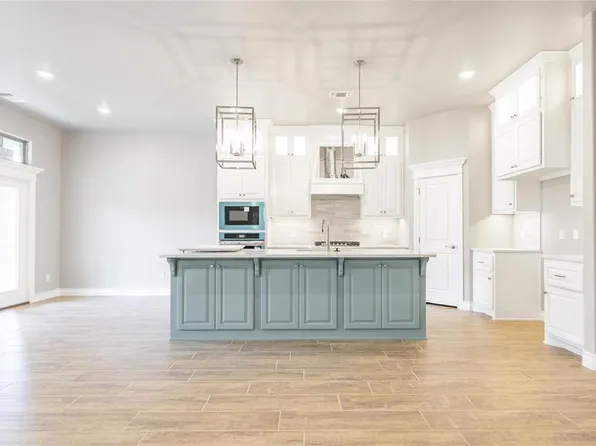 10305 SW 56th St, Mustang, OK 73064