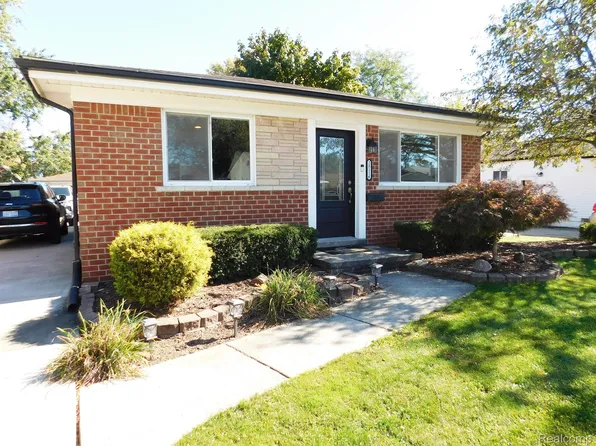 28116 Florence St, Saint Clair Shores, MI 48081