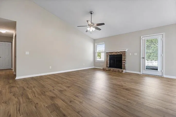 3 bed, 1436 sqft, $2,550 — Photo 4