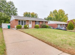 9859 Ione Ln, Saint Louis, MO 63123