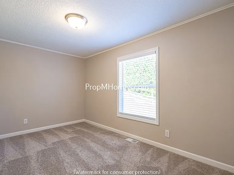 12566 SE 27th Ave — Photo 13