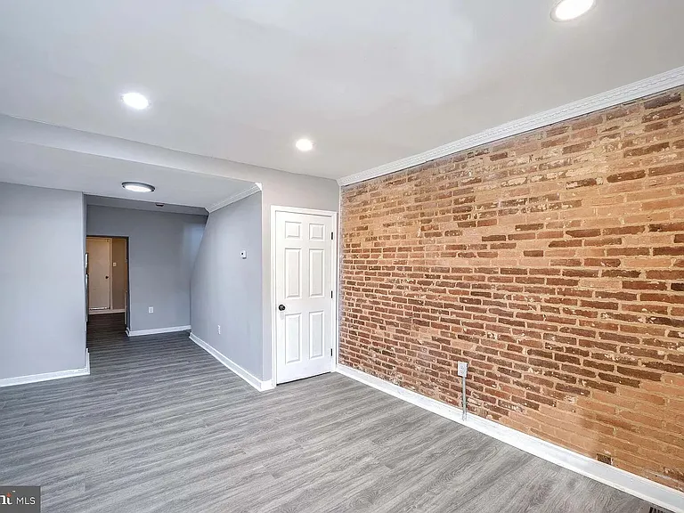 344 S Calhoun St — Photo 3