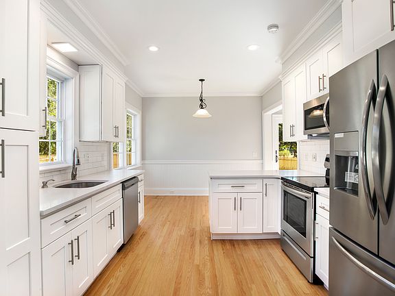 4th image of 75 Glen Ave