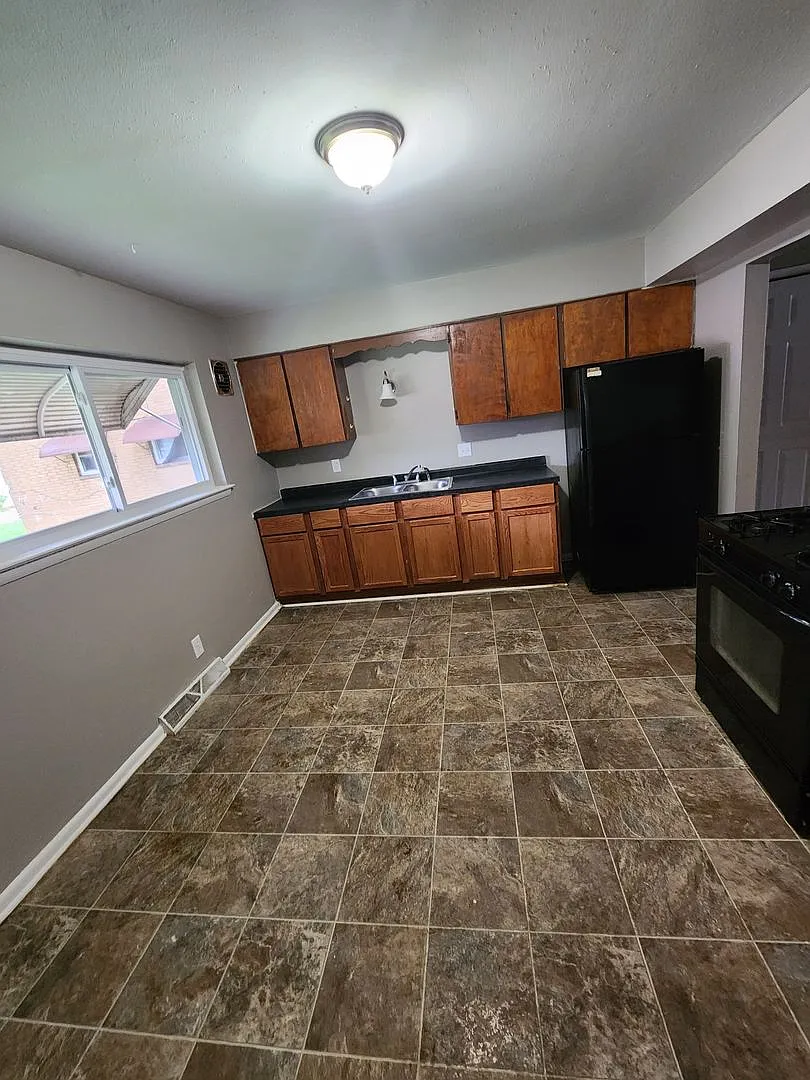 8236 W Villard Ave. (4 Unit) — Photo 3