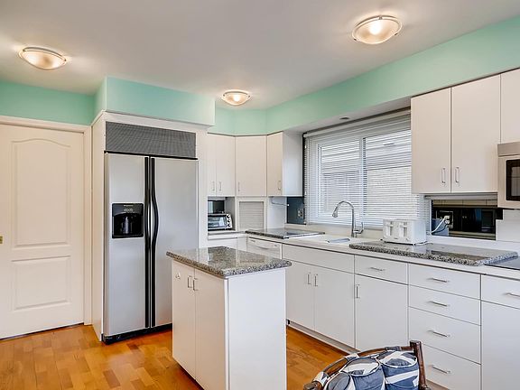 4th image of 900 Villas Ct