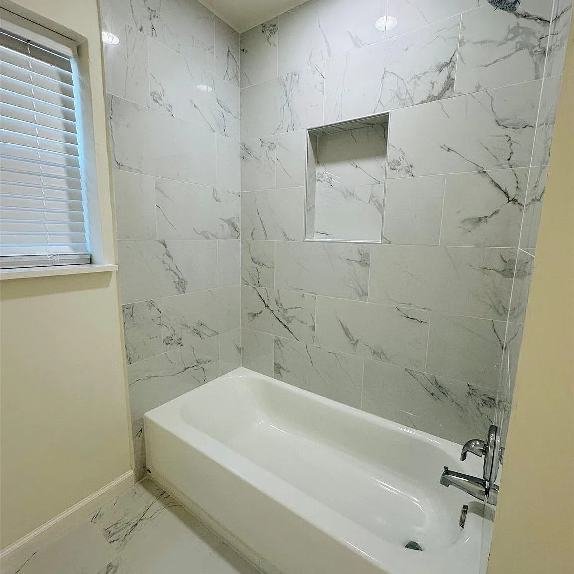 2 bed, 1.5 bath, 1420 sqft, $1,800 — Photo 2