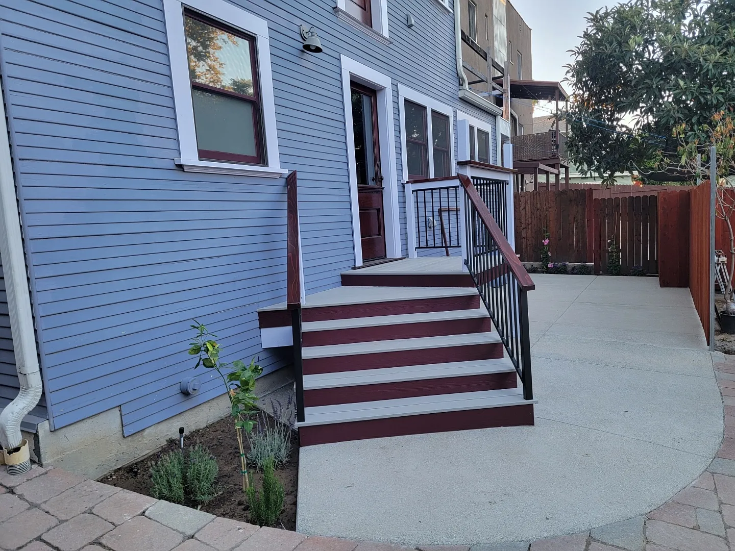 900 1/2 Lucile Ave — Photo 1
