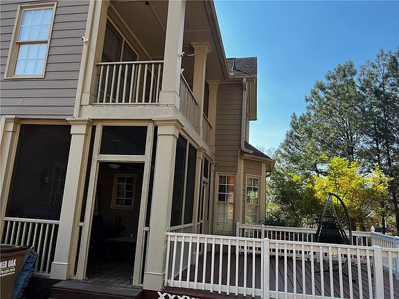 3rd image of 905 Misty Wood Ln
