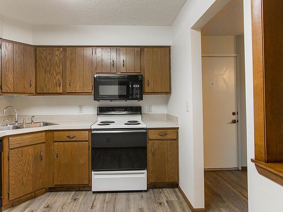 3rd image of 1935 N Lincoln Ave #406