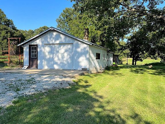 3rd image of 126 Todd Ln