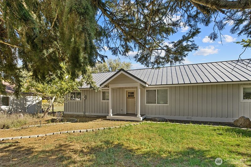 2nd image of 120 Three Lakes Road