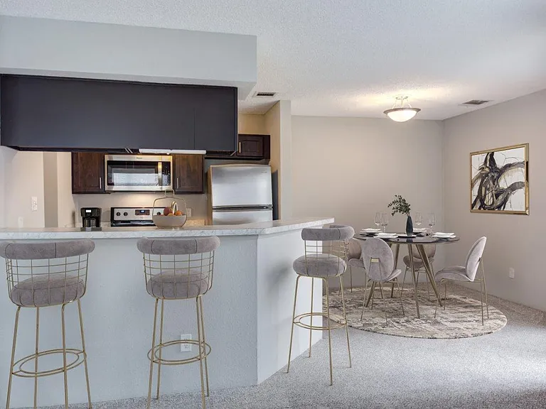 The Lakes of Schaumburg Apartment Homes — Photo 9