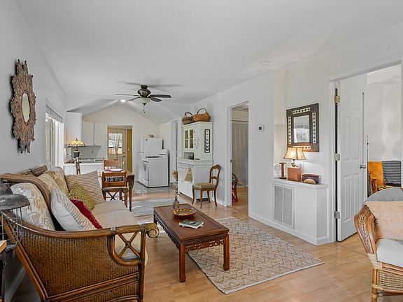 4th image of 311 W 15th St