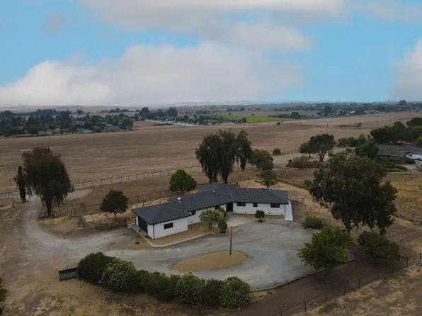 1667 Santa Ana Rd, Hollister, CA 95023