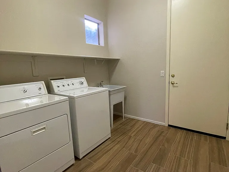 5649 N Bentley Ct — Photo 13