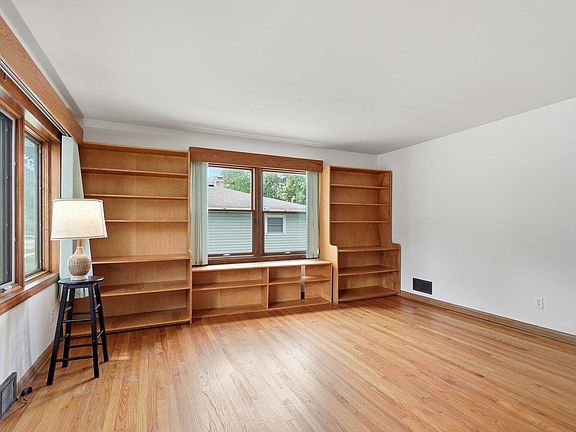 4th image of 404 Tompkins Dr