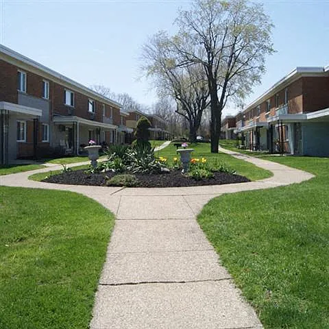 Cedarwood Estates Apartments — Photo 12
