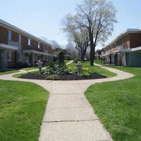 Cedarwood Estates Apartments Photo 1